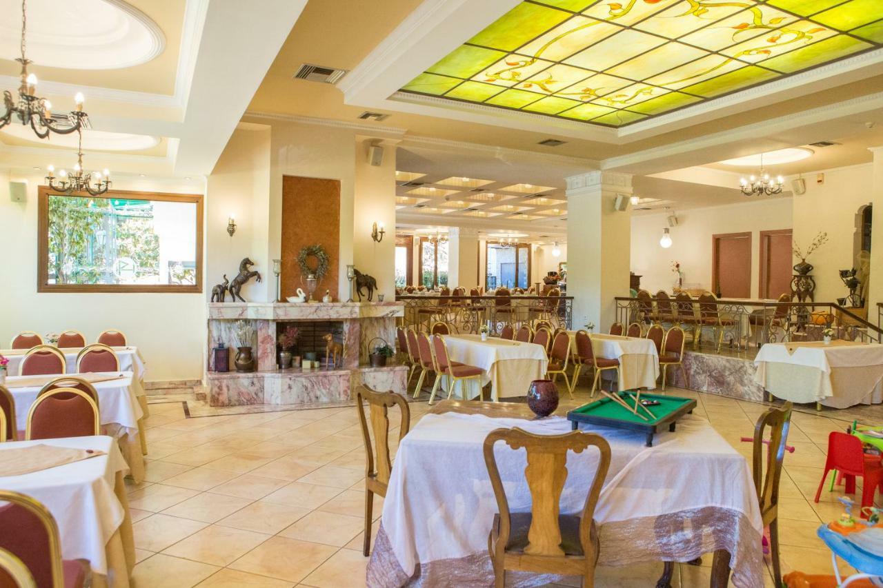Hotel Pella يانيتسا المظهر الخارجي الصورة