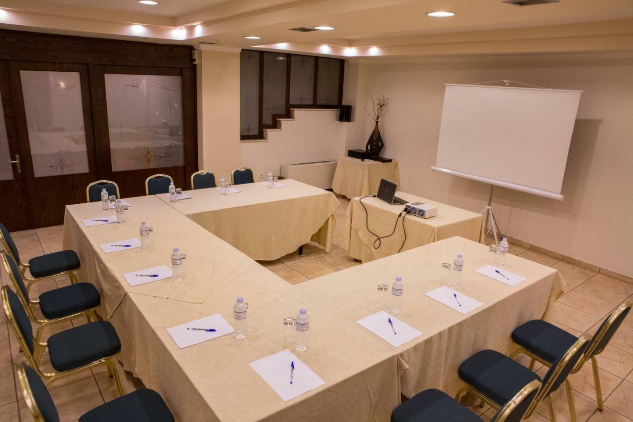 Hotel Pella يانيتسا المظهر الخارجي الصورة