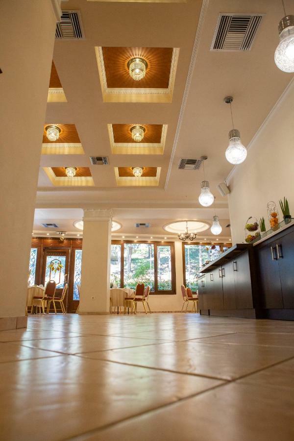 Hotel Pella يانيتسا المظهر الخارجي الصورة