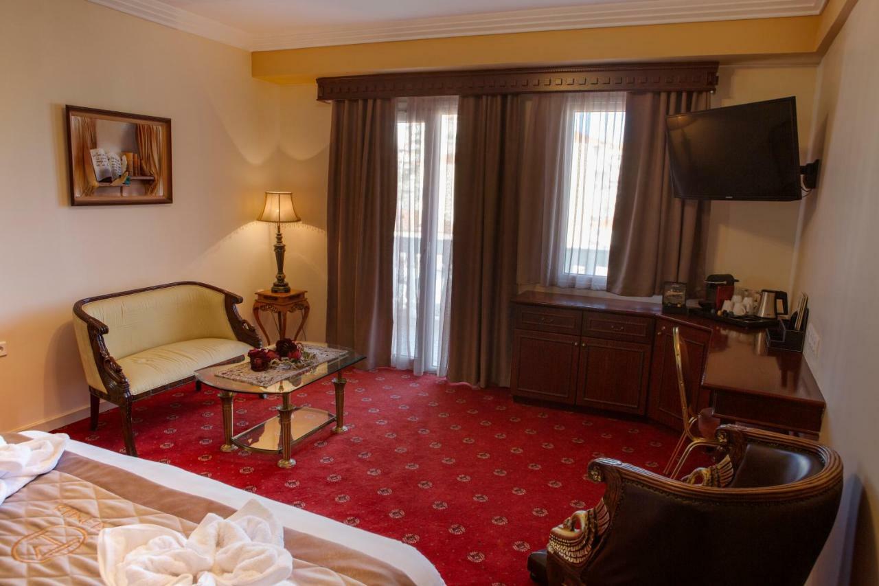 Hotel Pella يانيتسا المظهر الخارجي الصورة