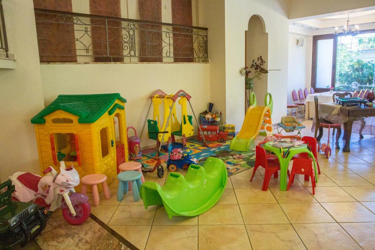 Hotel Pella يانيتسا المظهر الخارجي الصورة