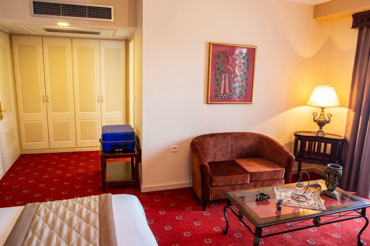 Hotel Pella يانيتسا المظهر الخارجي الصورة