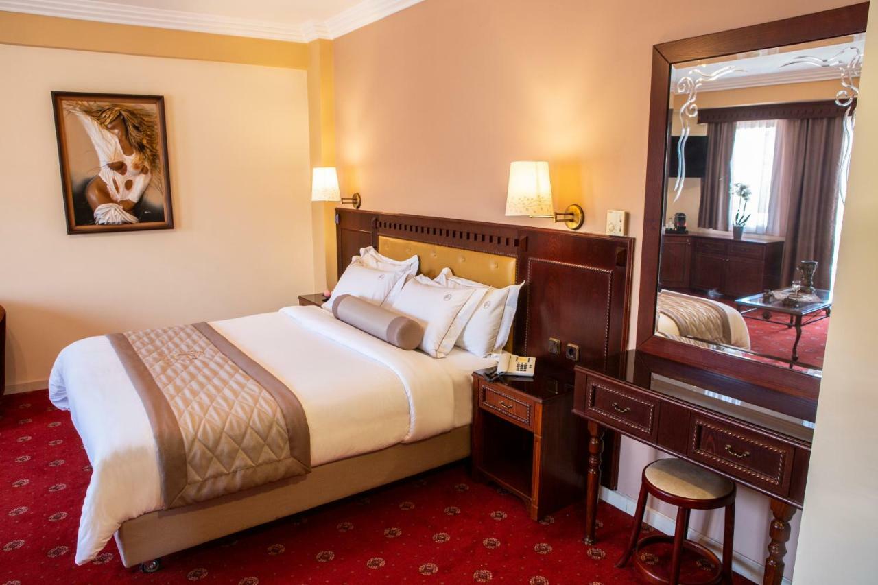 Hotel Pella يانيتسا المظهر الخارجي الصورة