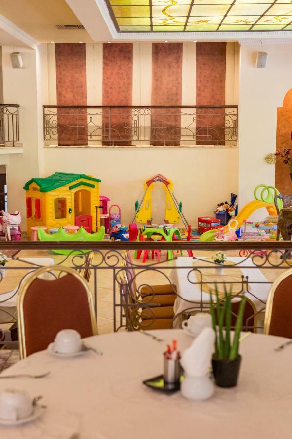Hotel Pella يانيتسا المظهر الخارجي الصورة