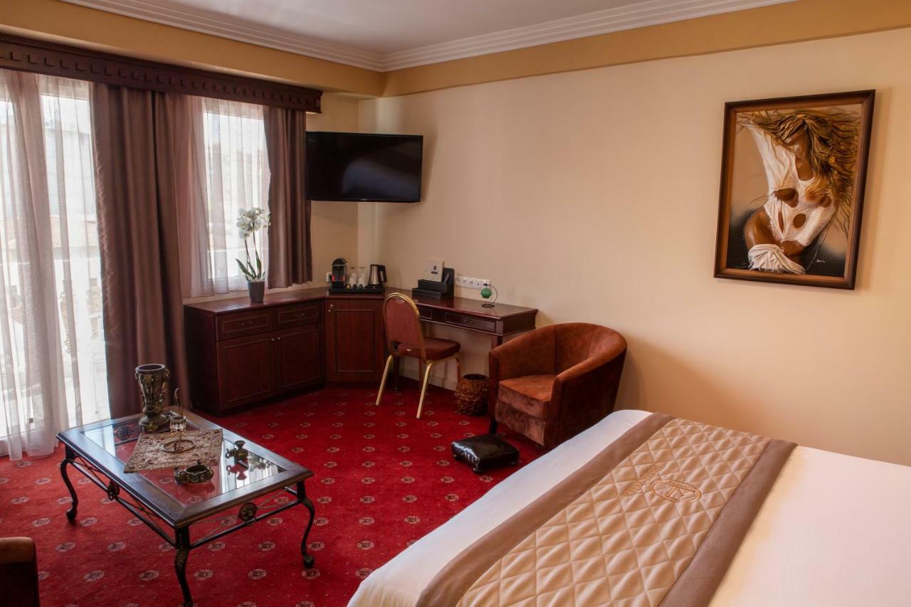 Hotel Pella يانيتسا المظهر الخارجي الصورة