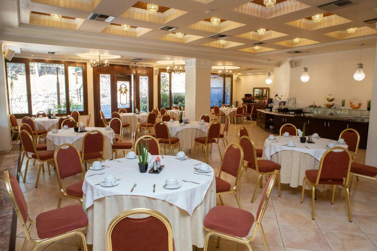 Hotel Pella يانيتسا المظهر الخارجي الصورة