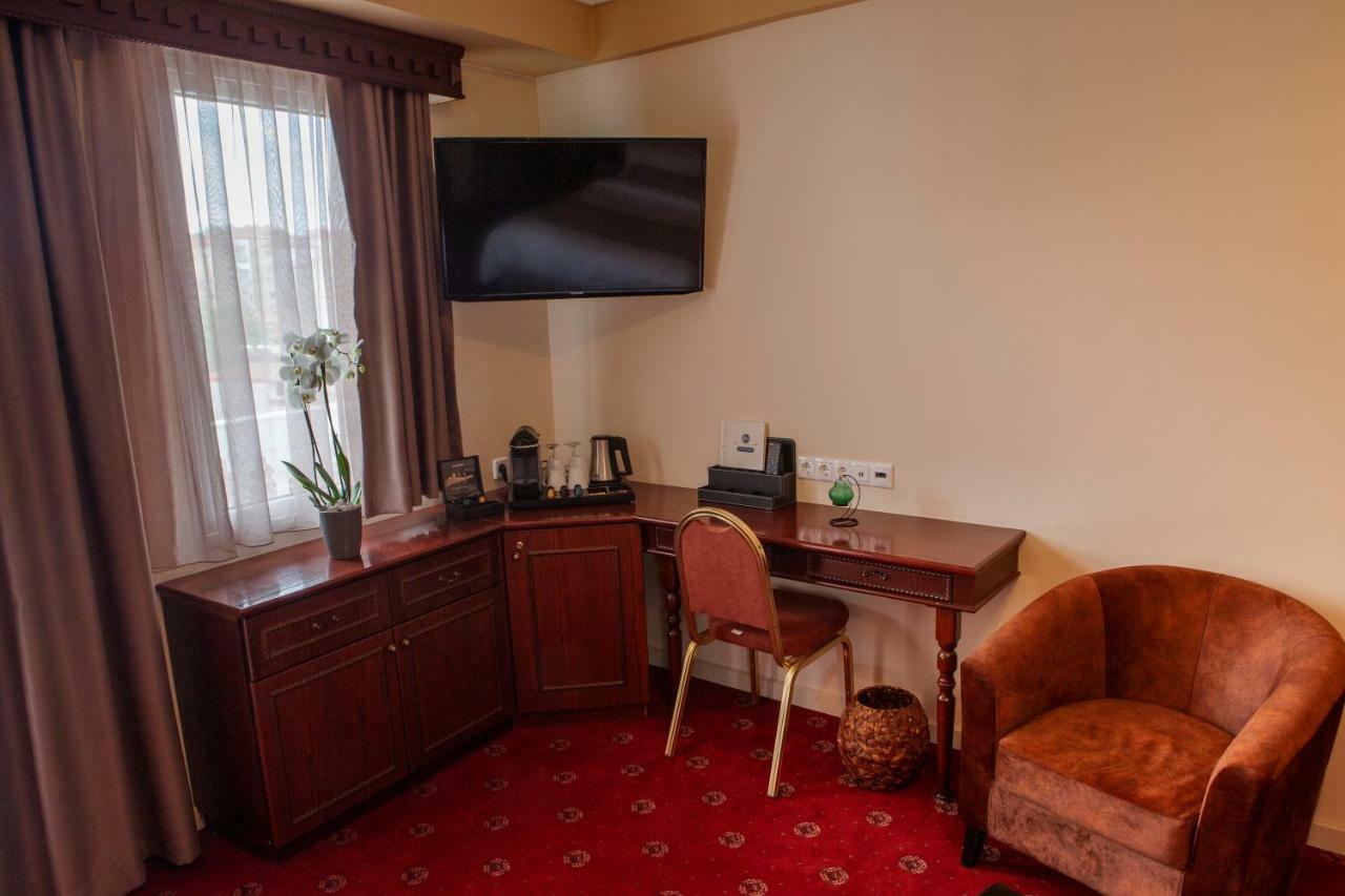 Hotel Pella يانيتسا المظهر الخارجي الصورة