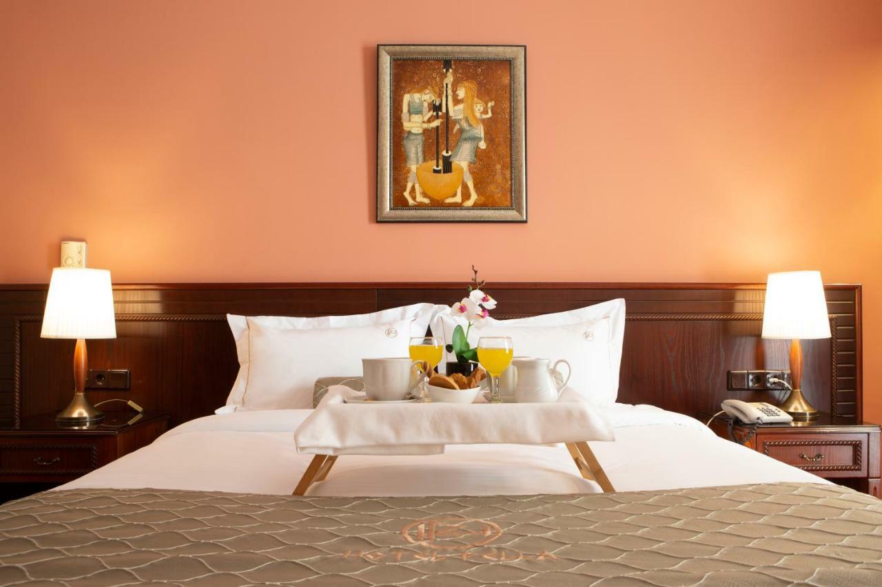 Hotel Pella يانيتسا المظهر الخارجي الصورة