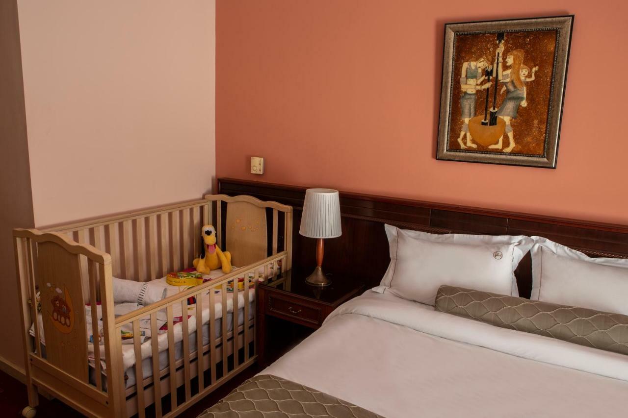 Hotel Pella يانيتسا المظهر الخارجي الصورة