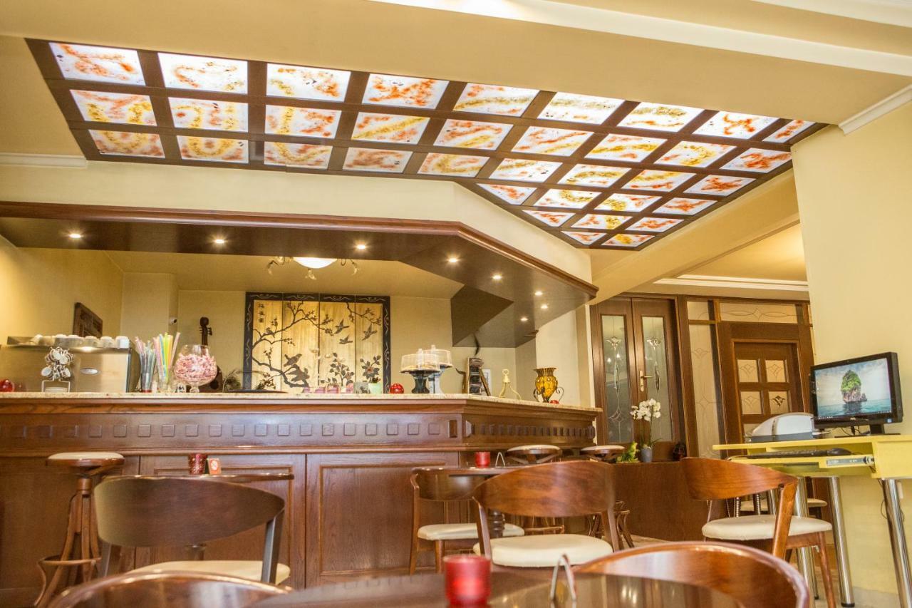 Hotel Pella يانيتسا المظهر الخارجي الصورة