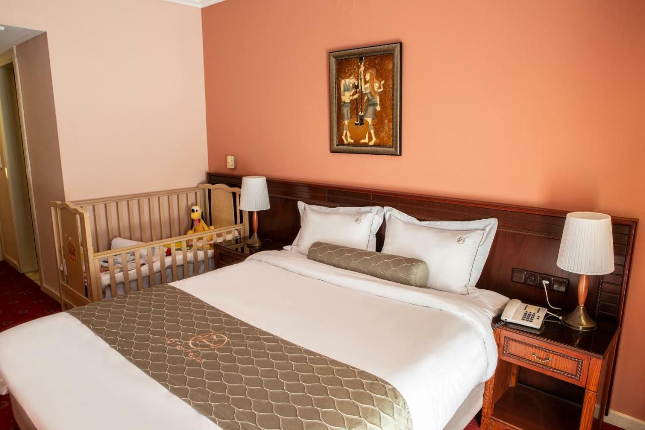Hotel Pella يانيتسا المظهر الخارجي الصورة